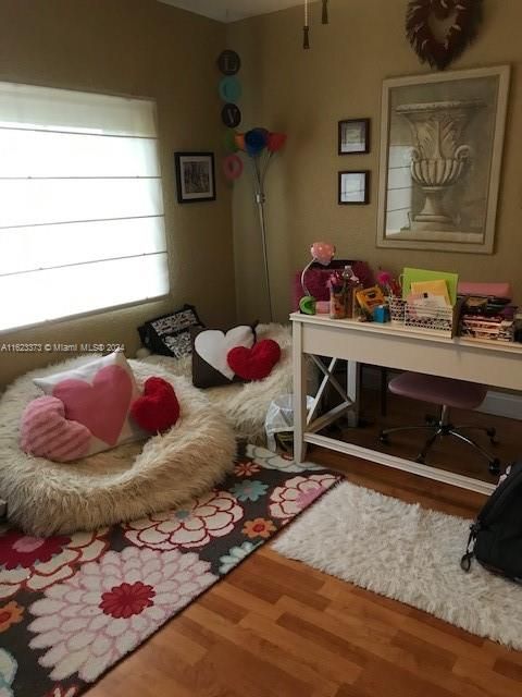 最近售出: $725,000 (4 贝兹, 3 浴室, 0 平方英尺)