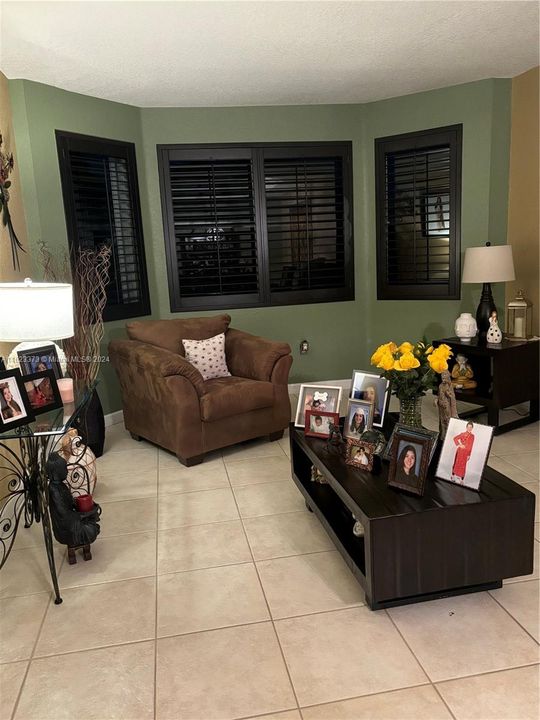 最近售出: $725,000 (4 贝兹, 3 浴室, 0 平方英尺)