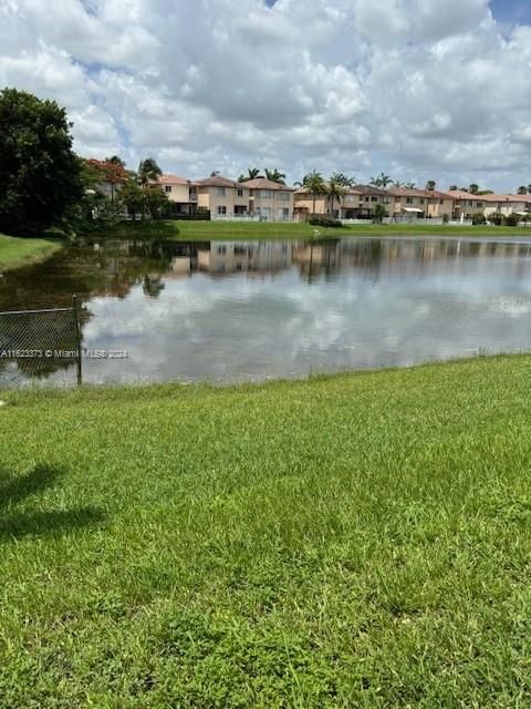 最近售出: $725,000 (4 贝兹, 3 浴室, 0 平方英尺)