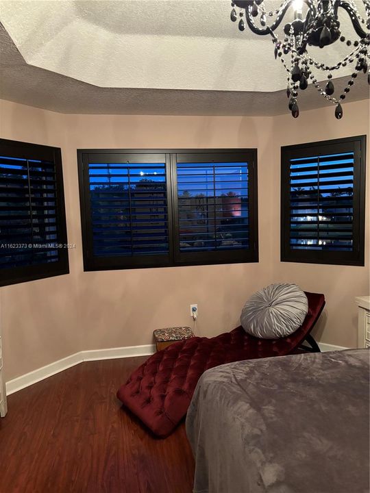 最近售出: $725,000 (4 贝兹, 3 浴室, 0 平方英尺)