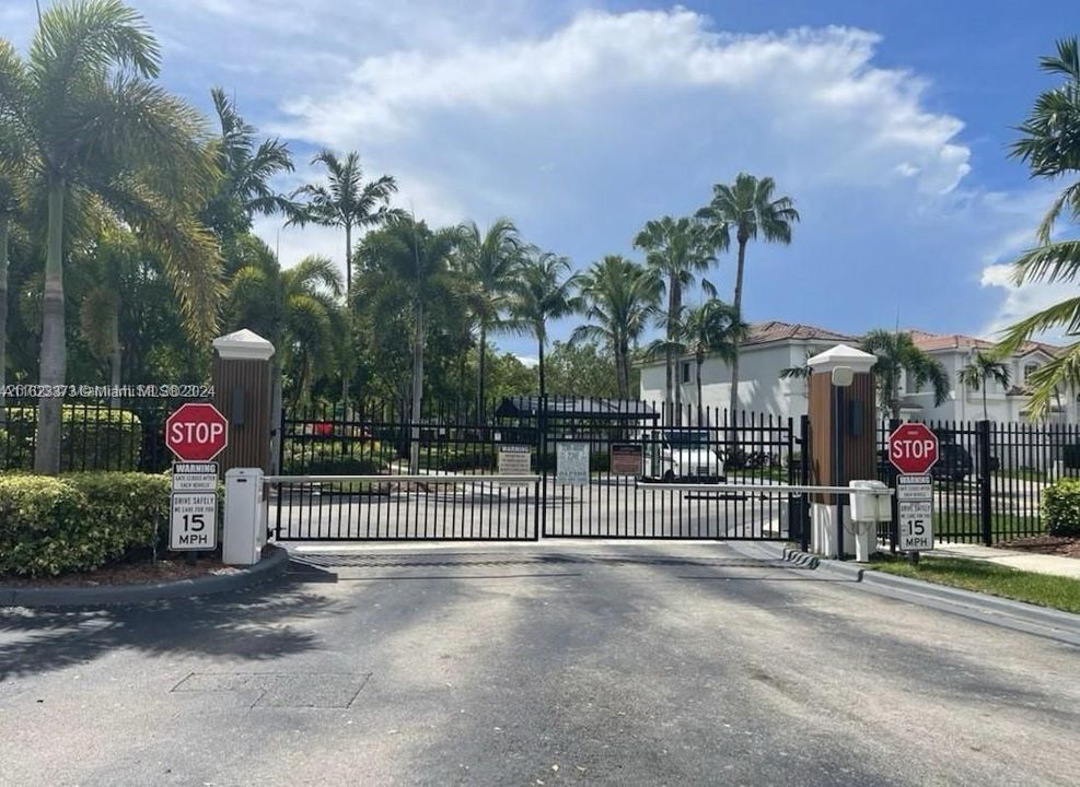 最近售出: $725,000 (4 贝兹, 3 浴室, 0 平方英尺)