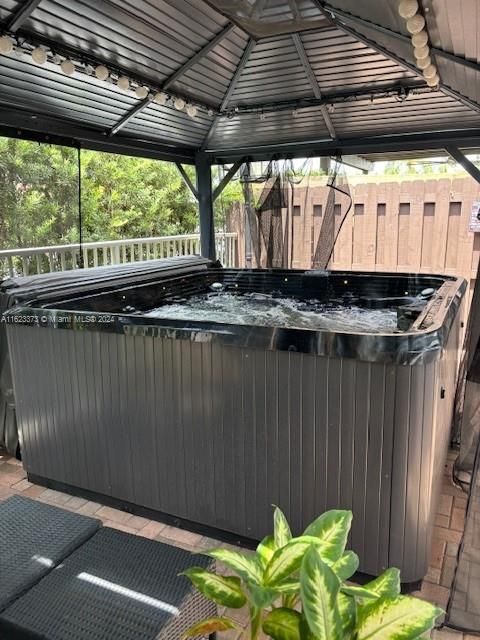 最近售出: $725,000 (4 贝兹, 3 浴室, 0 平方英尺)