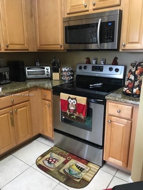 最近售出: $725,000 (4 贝兹, 3 浴室, 0 平方英尺)