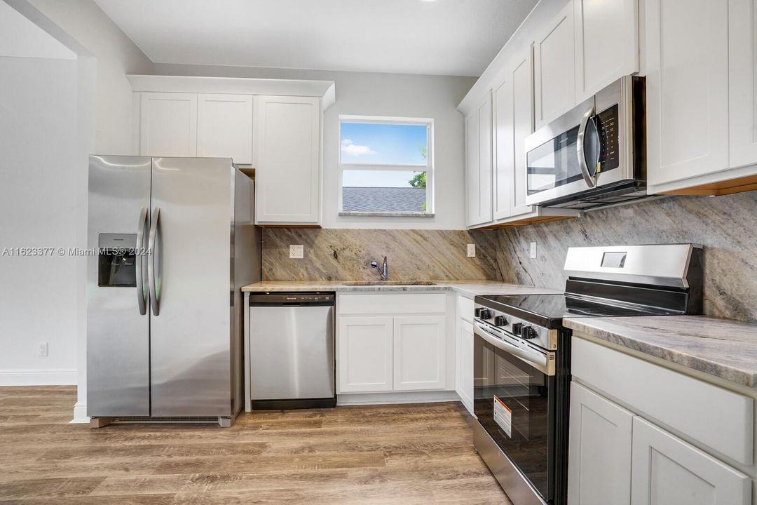 Active With Contract: $489,900 (3 beds, 2 baths, 1496 Square Feet)