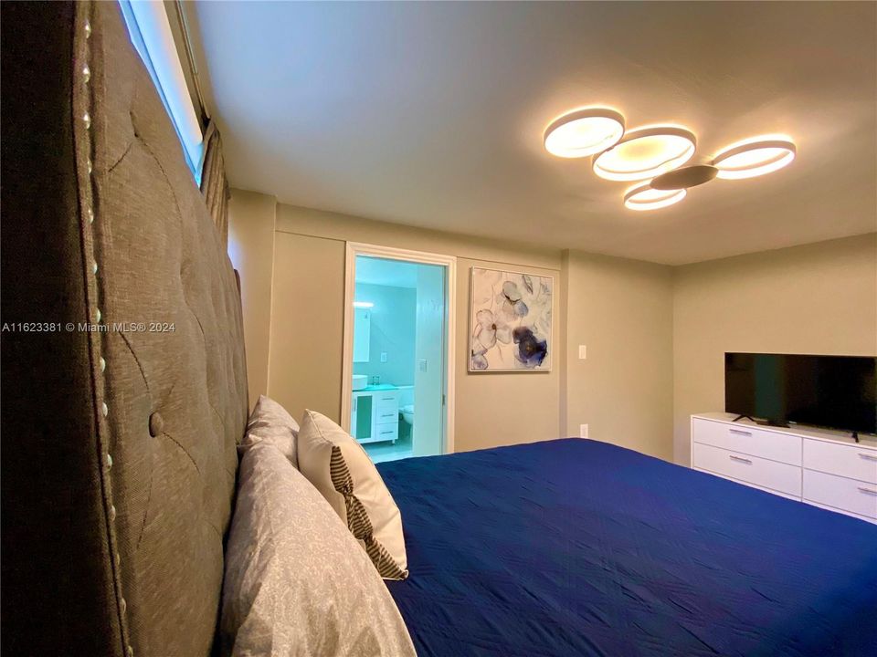 Recently Rented: $4,000 (3 beds, 2 baths, 1105 Square Feet)