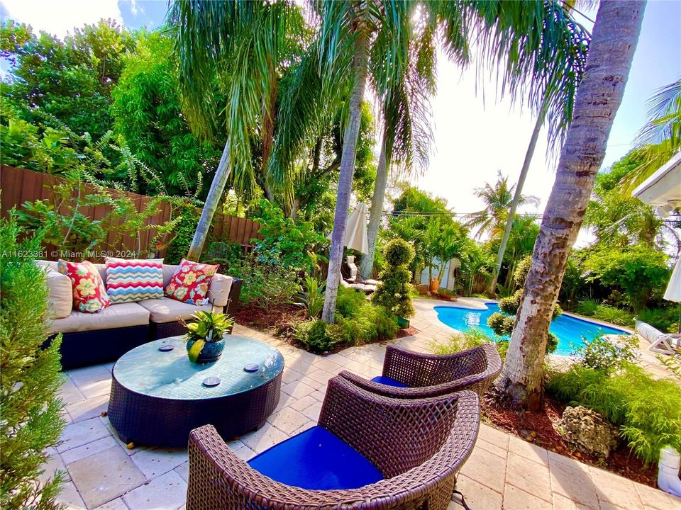 Recently Rented: $4,000 (3 beds, 2 baths, 1105 Square Feet)