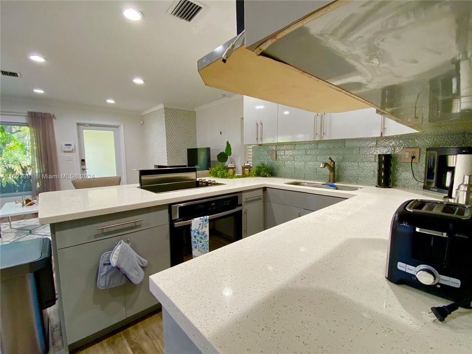 Recently Rented: $4,000 (3 beds, 2 baths, 1105 Square Feet)