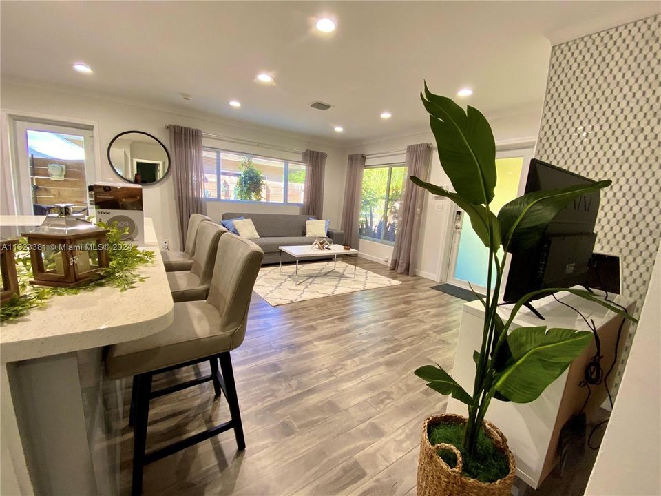 Recently Rented: $4,000 (3 beds, 2 baths, 1105 Square Feet)