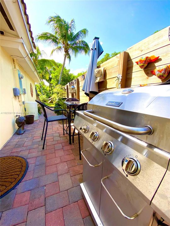 Recently Rented: $4,000 (3 beds, 2 baths, 1105 Square Feet)