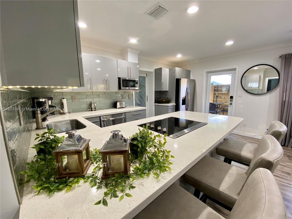 Recently Rented: $4,000 (3 beds, 2 baths, 1105 Square Feet)