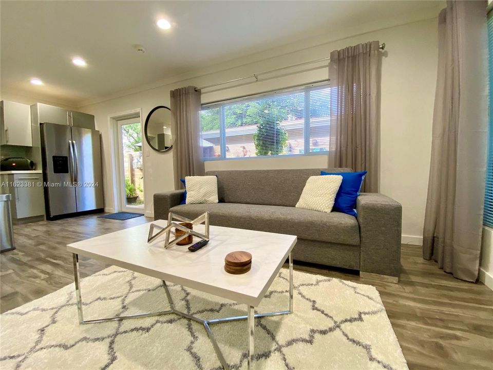 Recently Rented: $4,000 (3 beds, 2 baths, 1105 Square Feet)