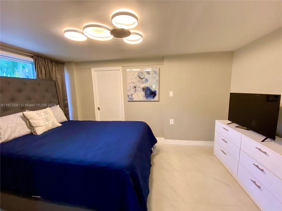 Recently Rented: $4,000 (3 beds, 2 baths, 1105 Square Feet)