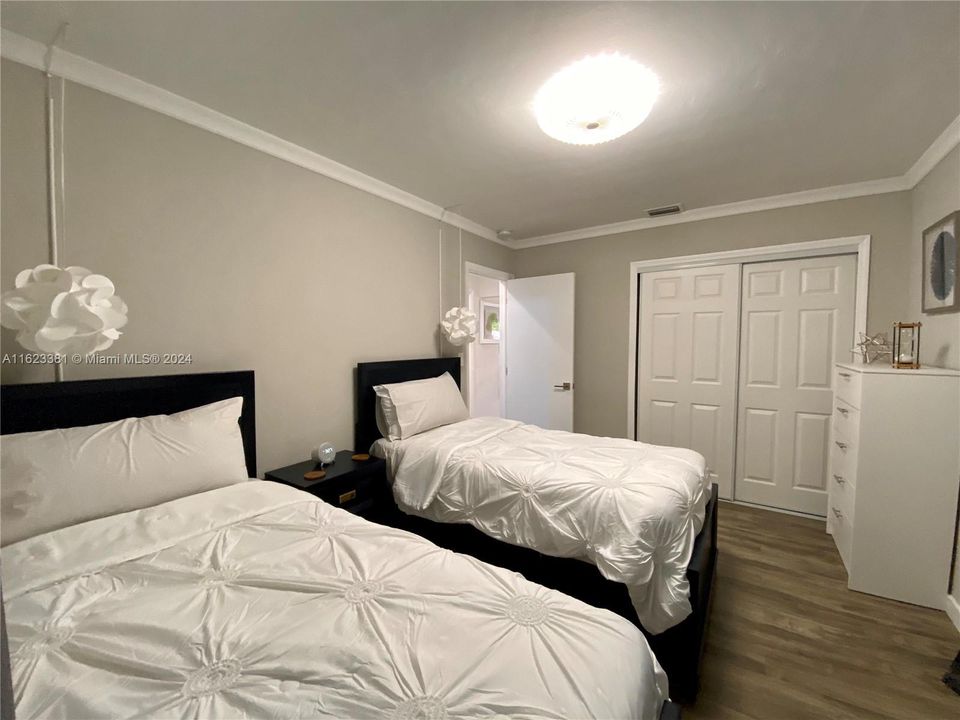 Recently Rented: $4,000 (3 beds, 2 baths, 1105 Square Feet)