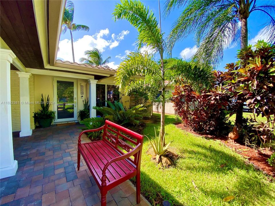 Recently Rented: $4,000 (3 beds, 2 baths, 1105 Square Feet)