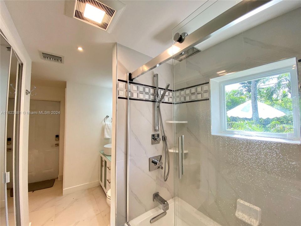 Recently Rented: $4,000 (3 beds, 2 baths, 1105 Square Feet)