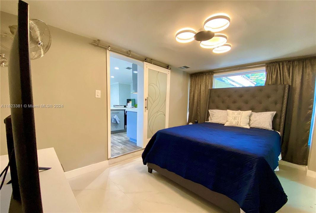 Recently Rented: $4,000 (3 beds, 2 baths, 1105 Square Feet)