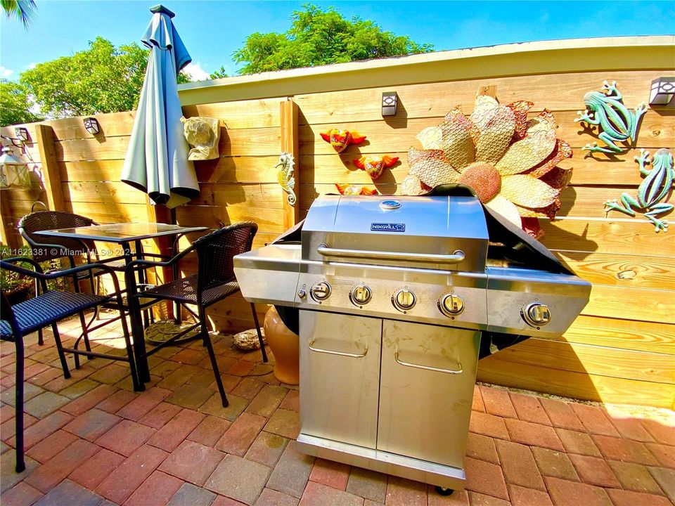 Recently Rented: $4,000 (3 beds, 2 baths, 1105 Square Feet)