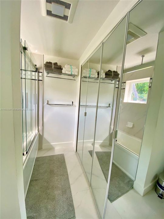 Recently Rented: $4,000 (3 beds, 2 baths, 1105 Square Feet)