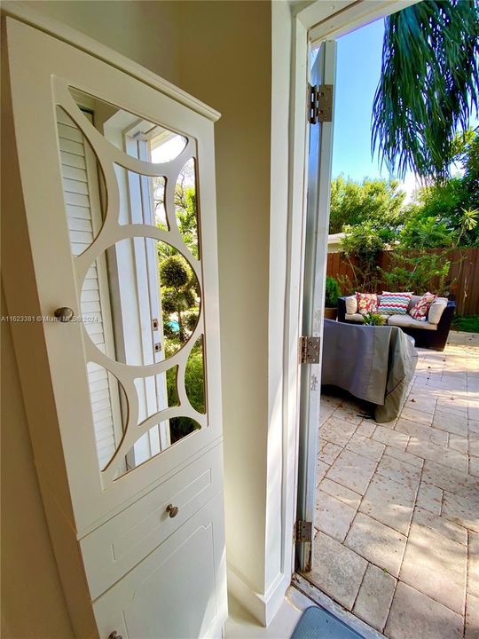 Recently Rented: $4,000 (3 beds, 2 baths, 1105 Square Feet)