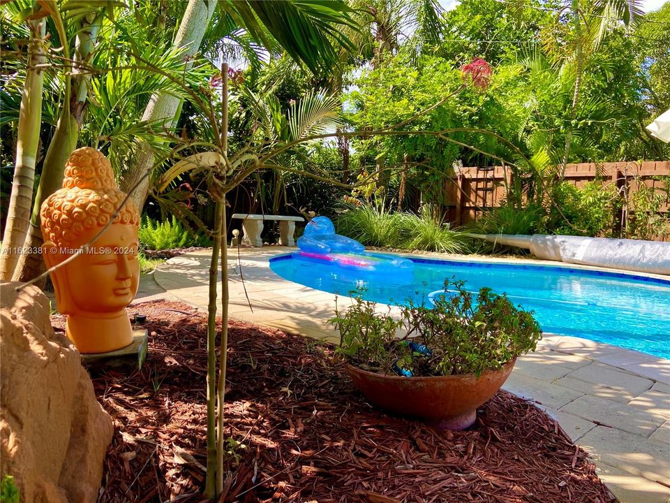 Recently Rented: $4,000 (3 beds, 2 baths, 1105 Square Feet)