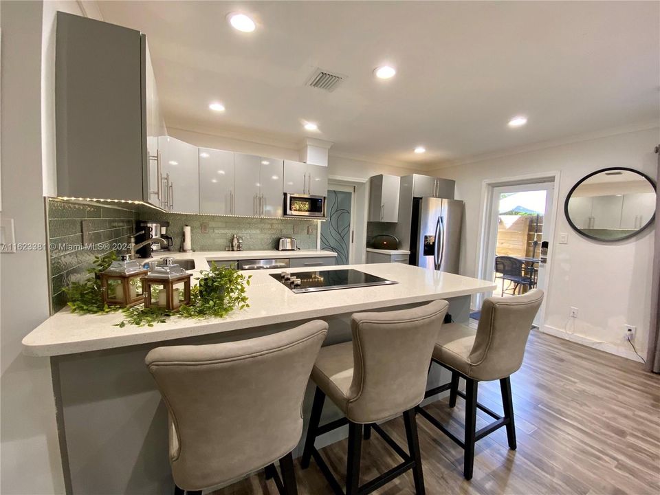 Recently Rented: $4,000 (3 beds, 2 baths, 1105 Square Feet)