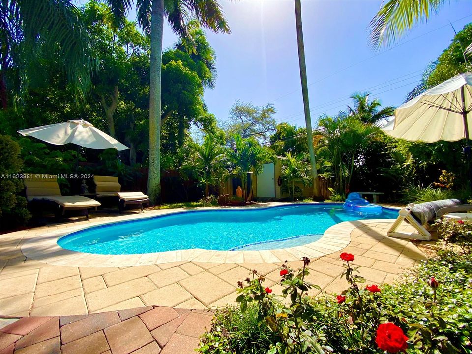 Recently Rented: $4,000 (3 beds, 2 baths, 1105 Square Feet)