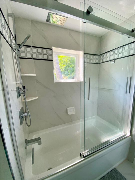 Recently Rented: $4,000 (3 beds, 2 baths, 1105 Square Feet)