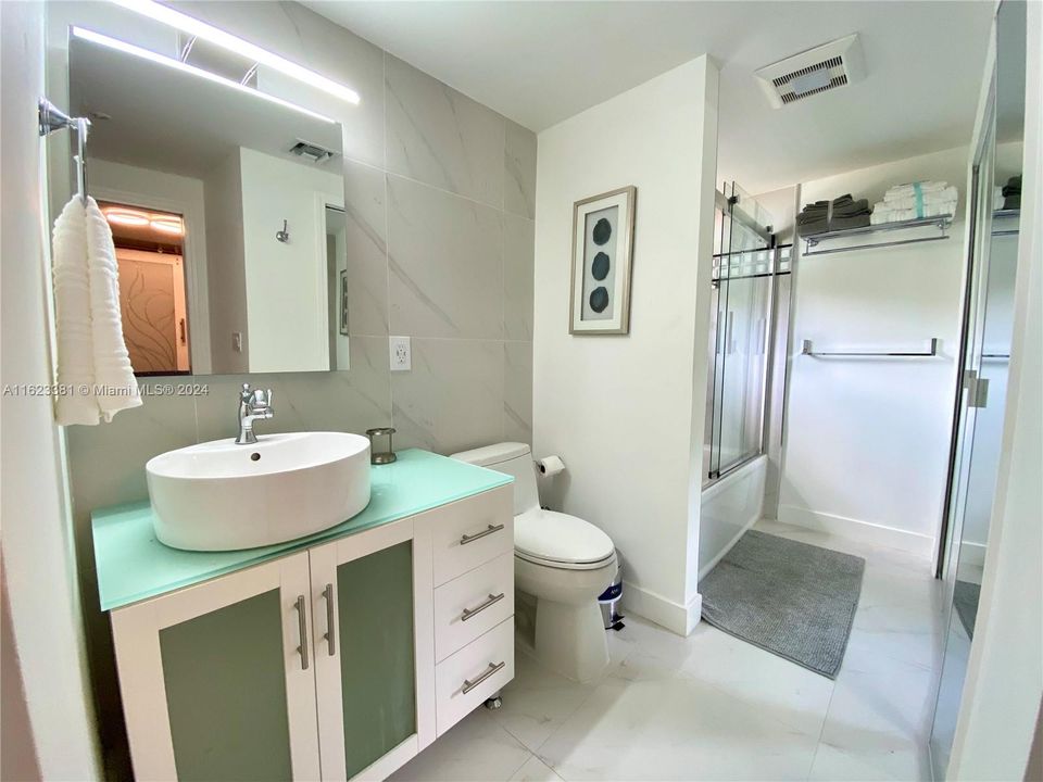 Recently Rented: $4,000 (3 beds, 2 baths, 1105 Square Feet)