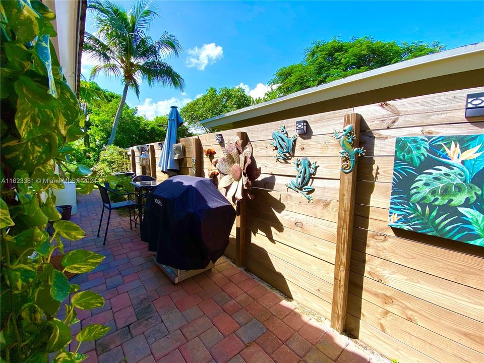 Recently Rented: $4,000 (3 beds, 2 baths, 1105 Square Feet)