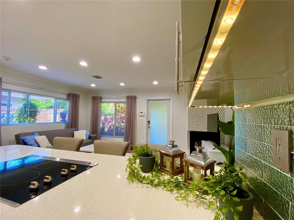 Recently Rented: $4,000 (3 beds, 2 baths, 1105 Square Feet)