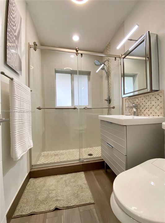 Recently Rented: $4,000 (3 beds, 2 baths, 1105 Square Feet)