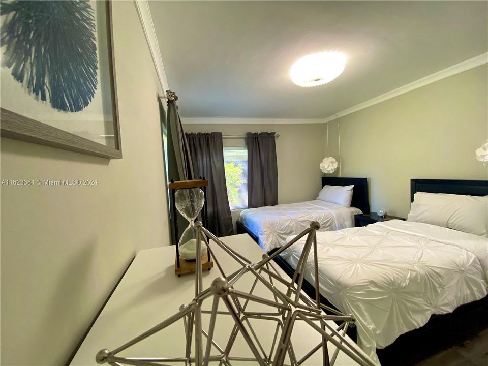 Recently Rented: $4,000 (3 beds, 2 baths, 1105 Square Feet)