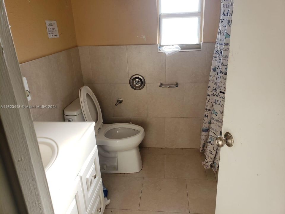 Vendido Recientemente: $305,000 (4 camas, 1 baños, 1344 Pies cuadrados)