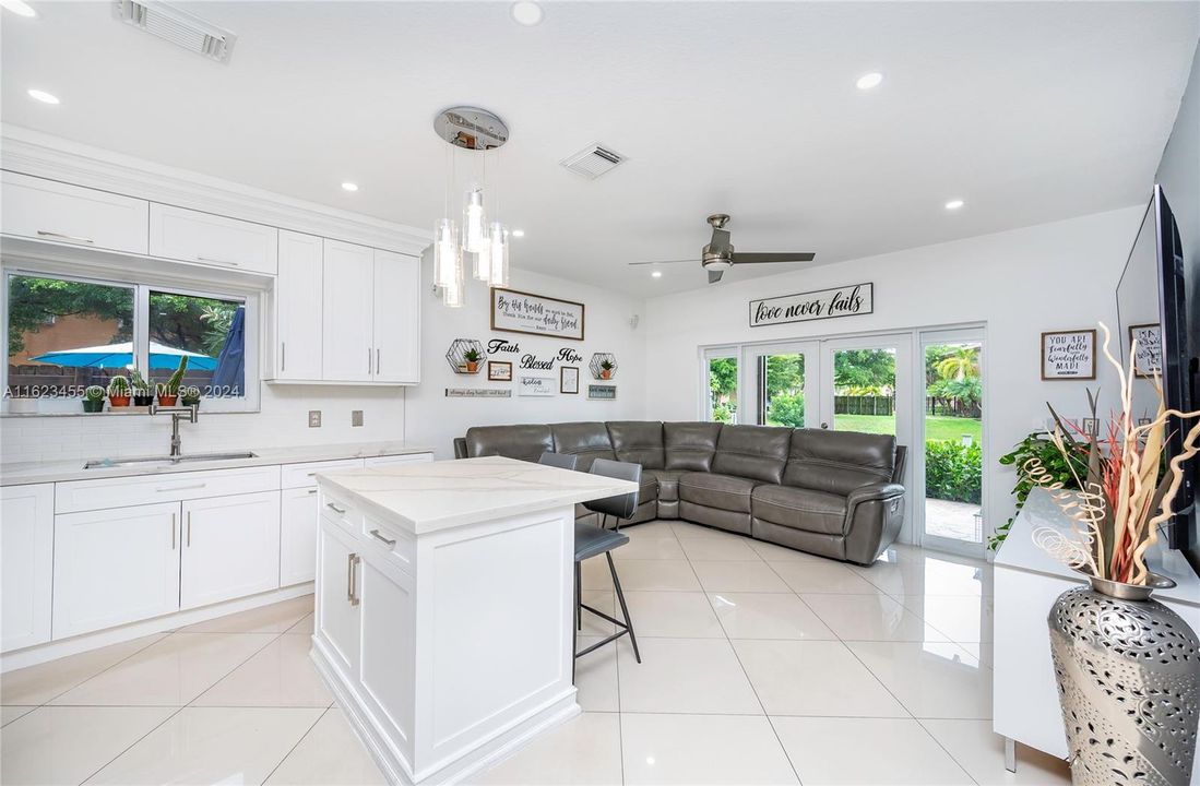 Recently Sold: $550,000 (5 beds, 3 baths, 2180 Square Feet)