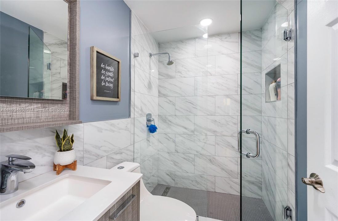 Recently Sold: $550,000 (5 beds, 3 baths, 2180 Square Feet)