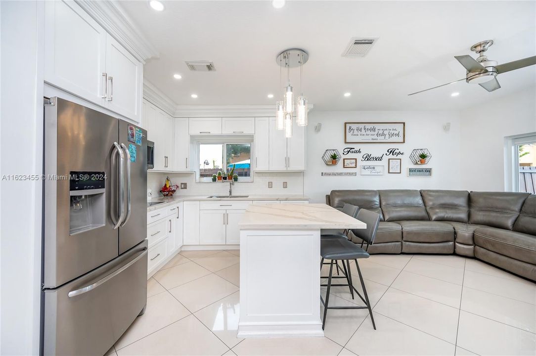 Recently Sold: $550,000 (5 beds, 3 baths, 2180 Square Feet)