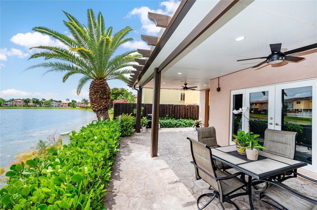 Recently Sold: $550,000 (5 beds, 3 baths, 2180 Square Feet)