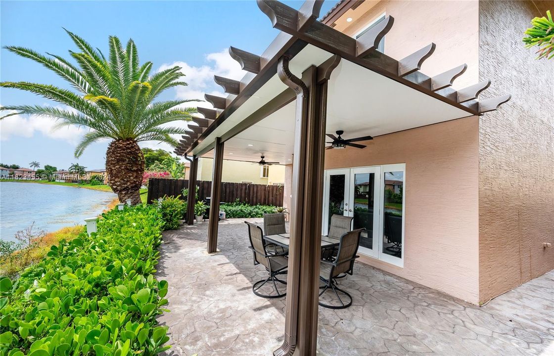 Recently Sold: $550,000 (5 beds, 3 baths, 2180 Square Feet)