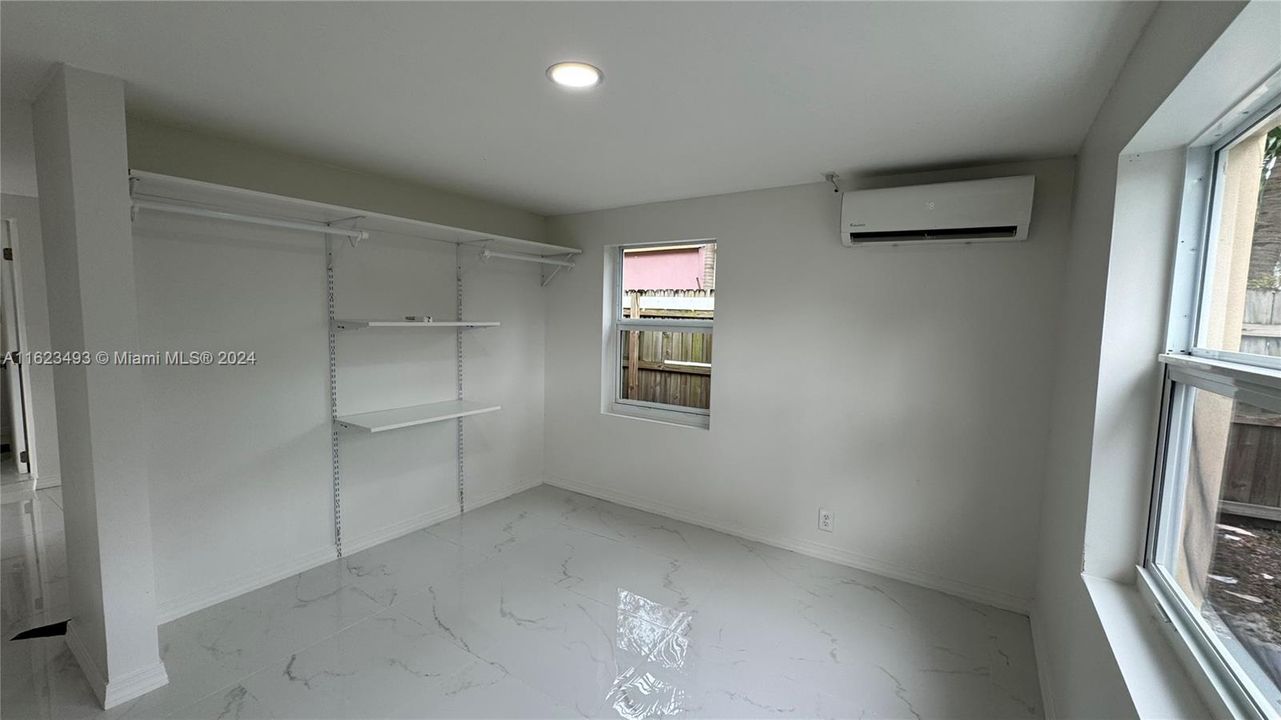 Recently Rented: $1,700 (1 beds, 1 baths, 500 Square Feet)