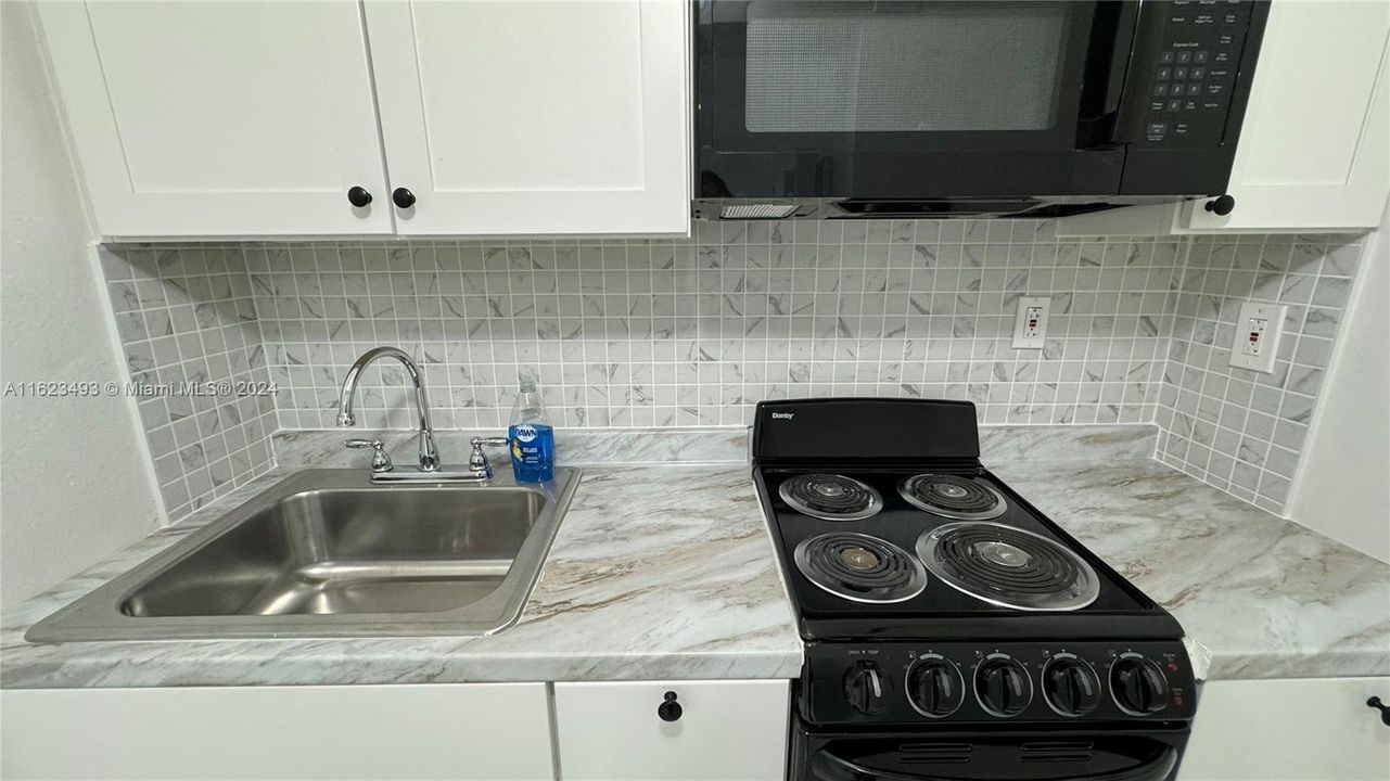 Recently Rented: $1,700 (1 beds, 1 baths, 500 Square Feet)