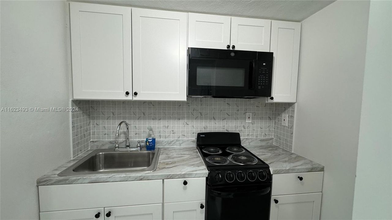 Recently Rented: $1,700 (1 beds, 1 baths, 500 Square Feet)