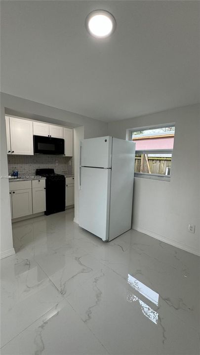 Recently Rented: $1,700 (1 beds, 1 baths, 500 Square Feet)