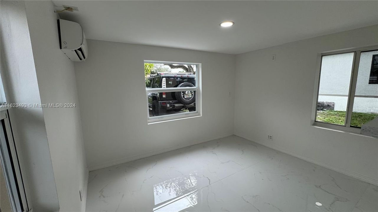 Recently Rented: $1,700 (1 beds, 1 baths, 500 Square Feet)