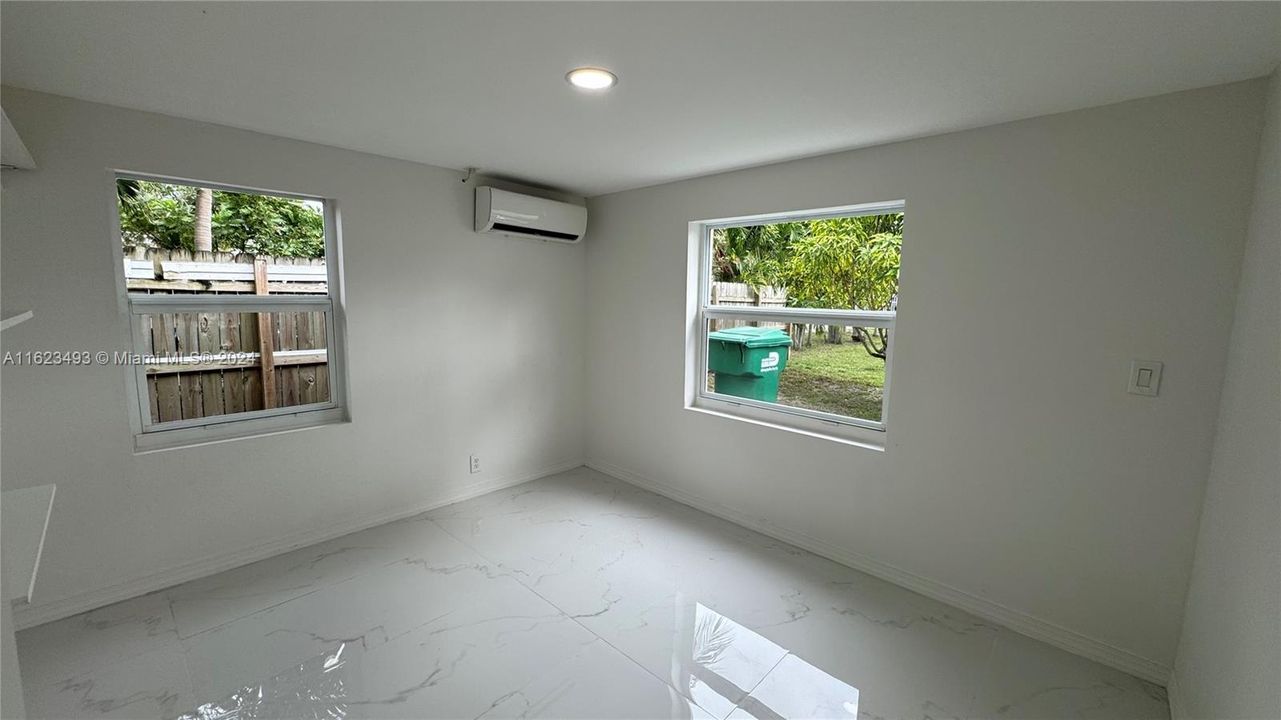 Recently Rented: $1,700 (1 beds, 1 baths, 500 Square Feet)