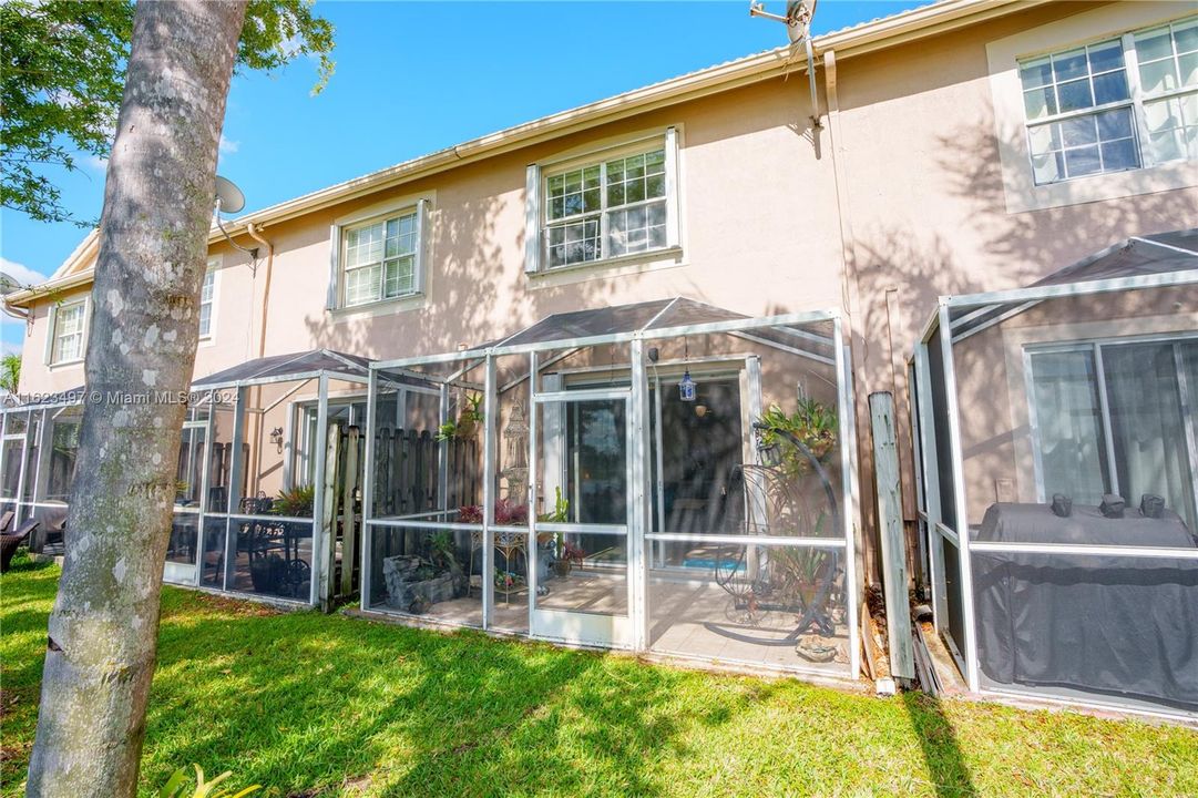 Active With Contract: $2,950 (2 beds, 2 baths, 1131 Square Feet)