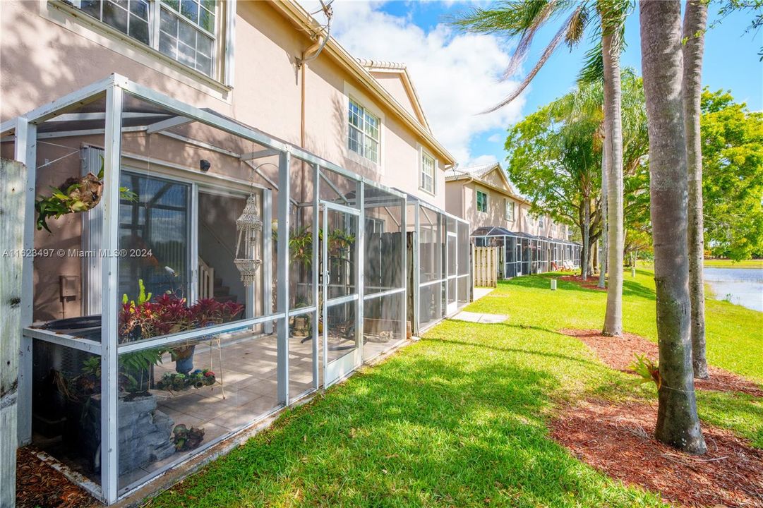 Active With Contract: $2,950 (2 beds, 2 baths, 1131 Square Feet)