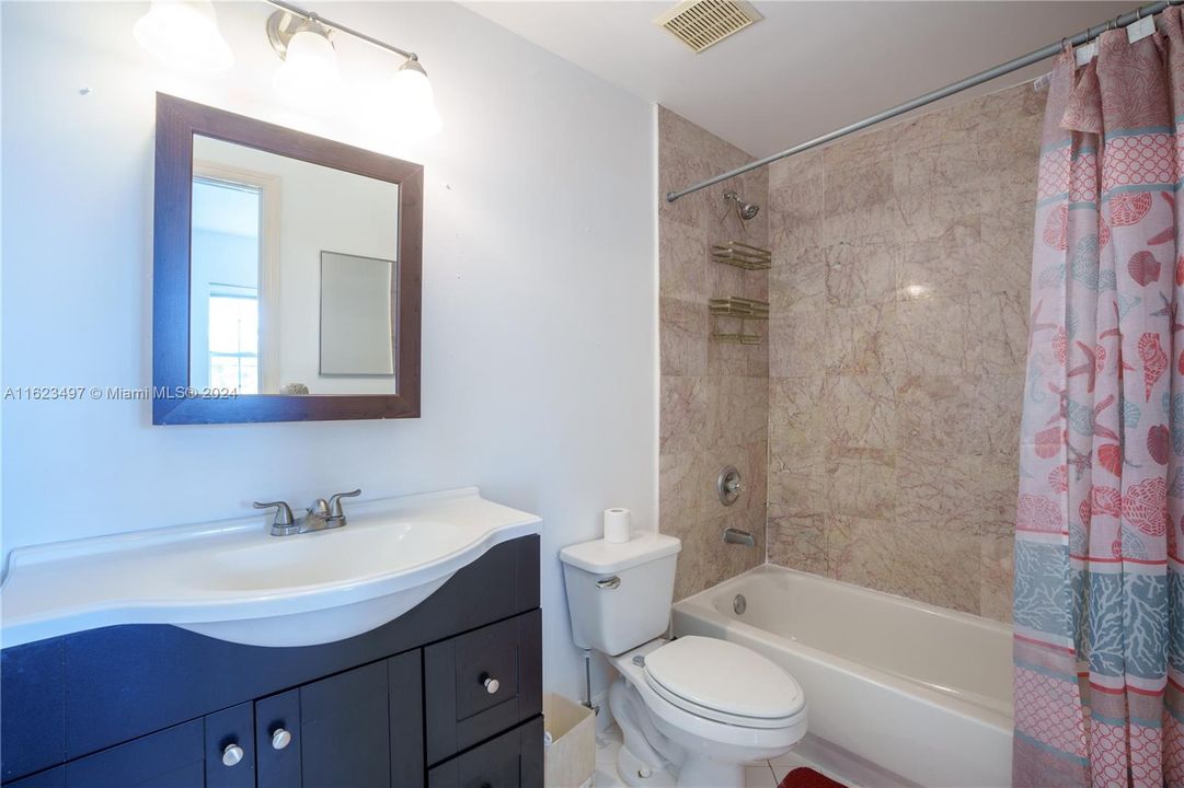 Active With Contract: $2,950 (2 beds, 2 baths, 1131 Square Feet)