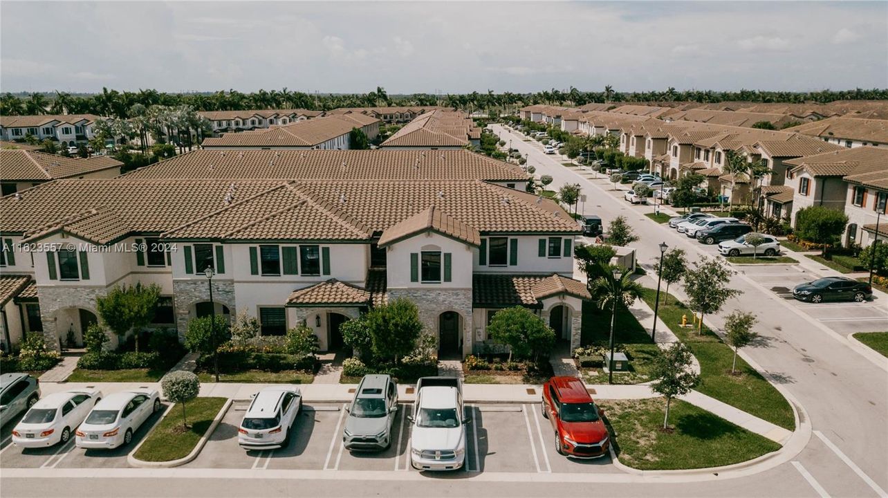 Active With Contract: $412,000 (3 beds, 2 baths, 1544 Square Feet)