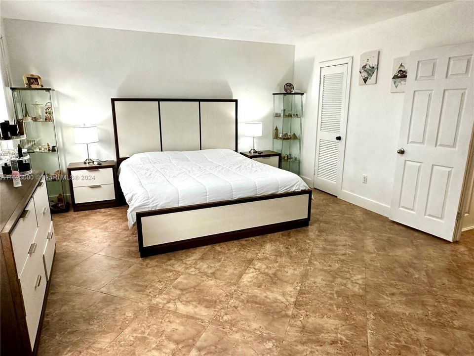 For Sale: $439,000 (2 beds, 1 baths, 1278 Square Feet)