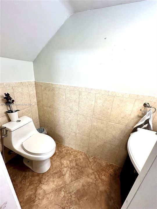 For Sale: $439,000 (2 beds, 1 baths, 1278 Square Feet)